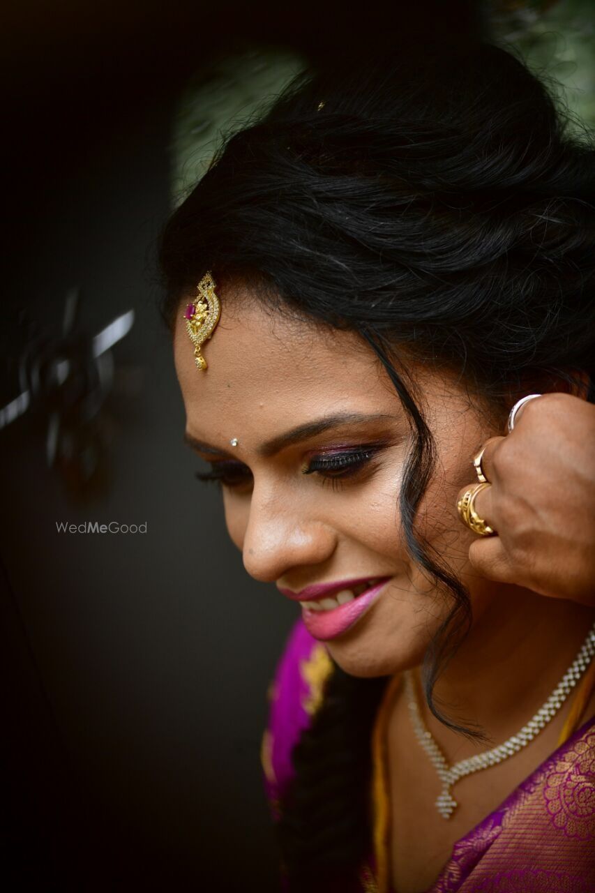 Photo By Roshni Safir - Bridal Makeup