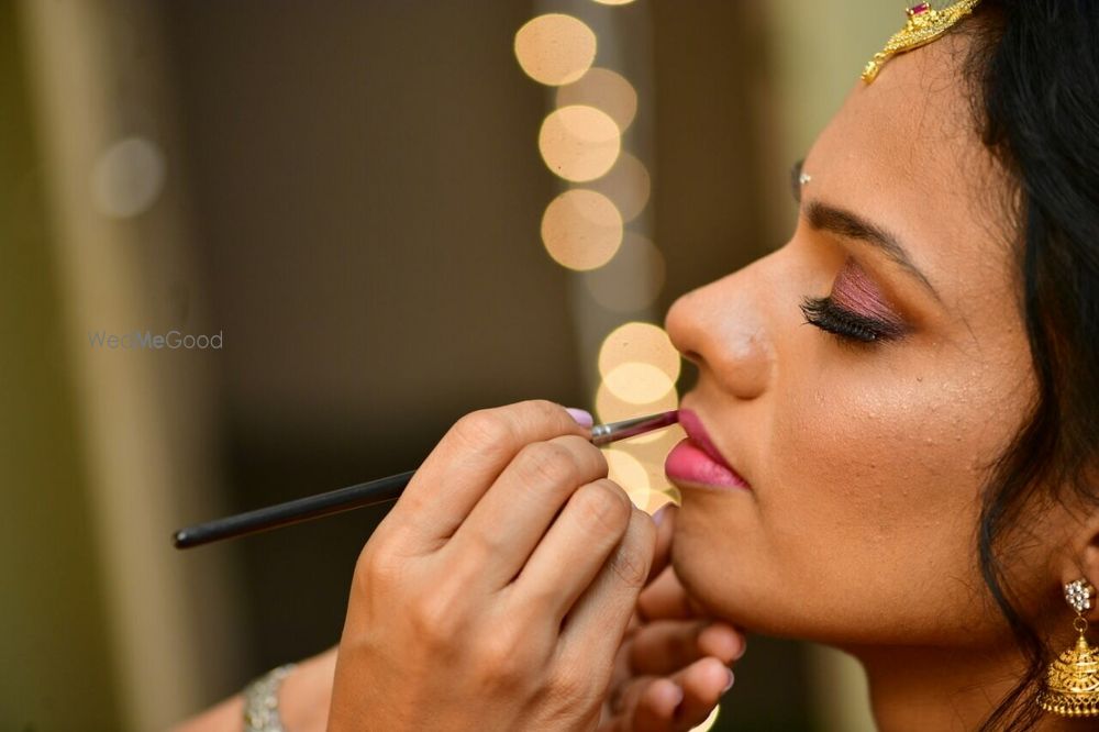 Photo By Roshni Safir - Bridal Makeup