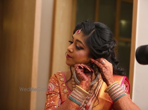 Photo By Roshni Safir - Bridal Makeup