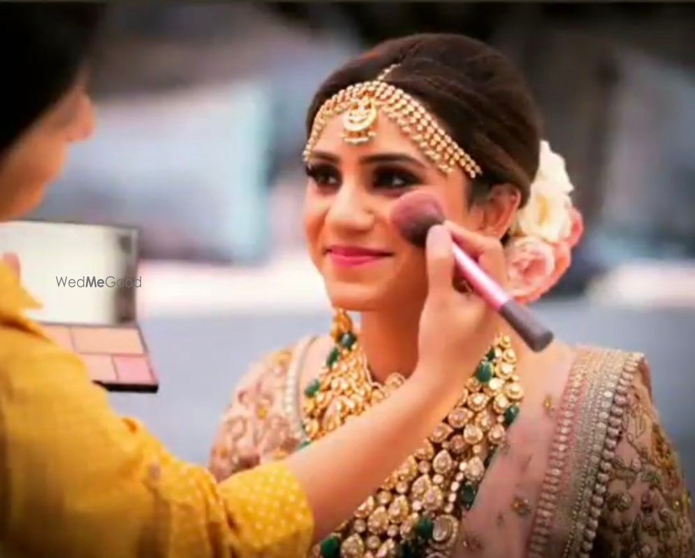 Photo By Roshni Safir - Bridal Makeup