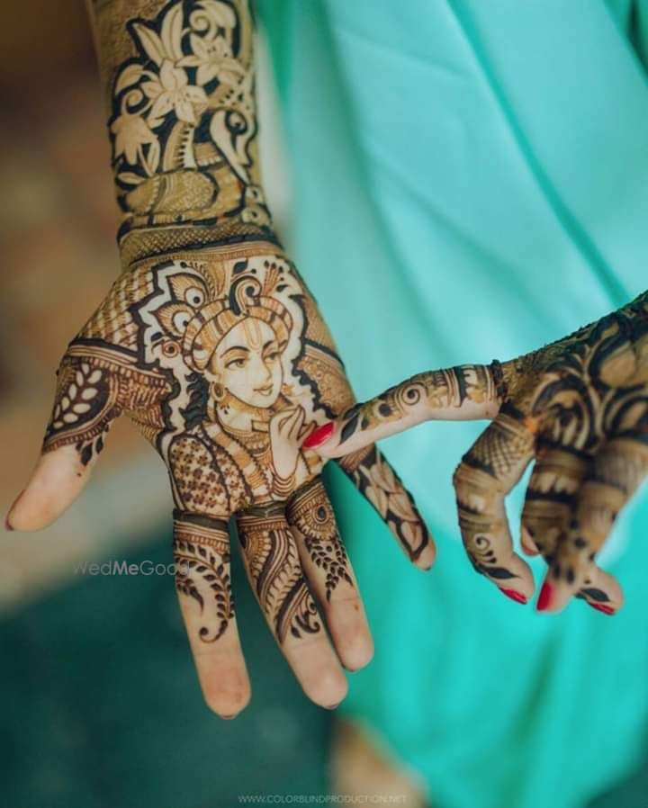 Photo of Unique bridal mehendi with Krishna idol