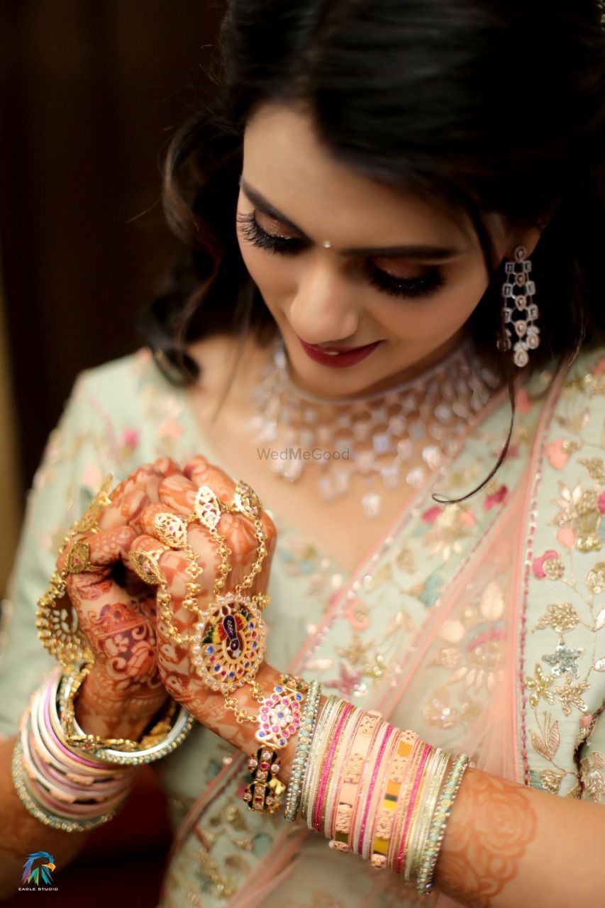 Photo of Bridal hands with colourful haathphool