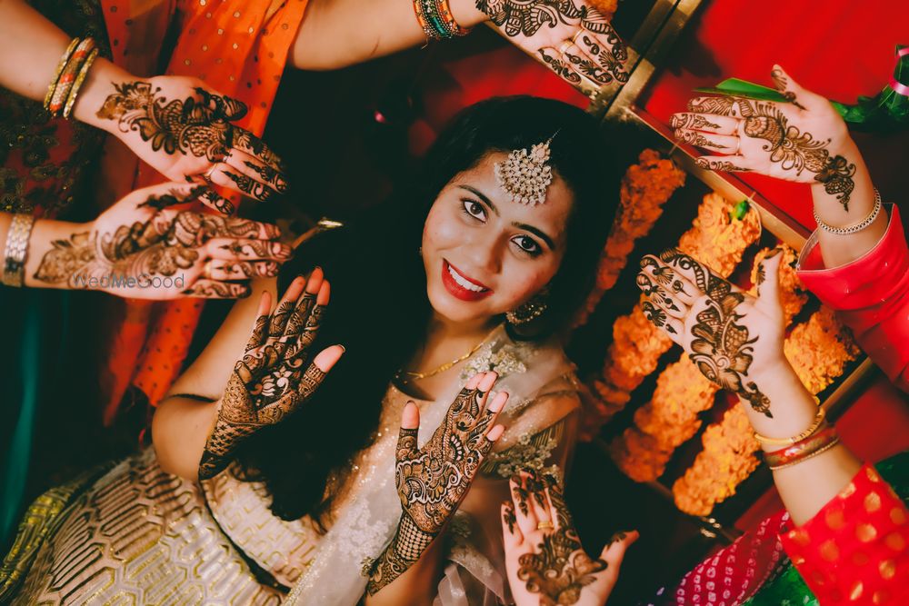 Photo By Creative Kaptures - Photographers