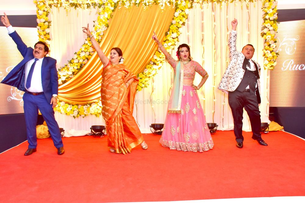 Photo By Aastha Wedding Choreography - Sangeet Choreographer