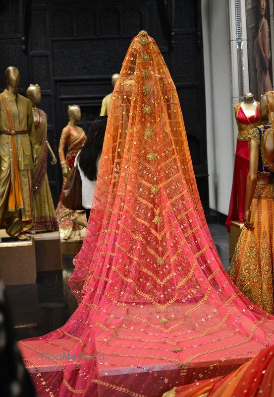 Photo of ombre dupatta on bridal lehenga