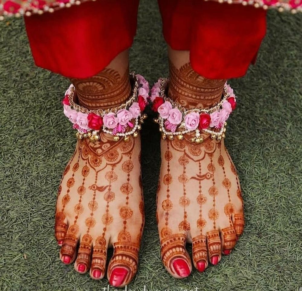 Photo of Minimal mehndi design for modern brides