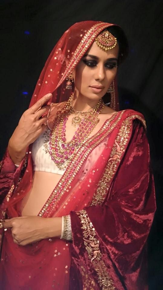 Photo of Bride in red and white lehenga with matching jewellery