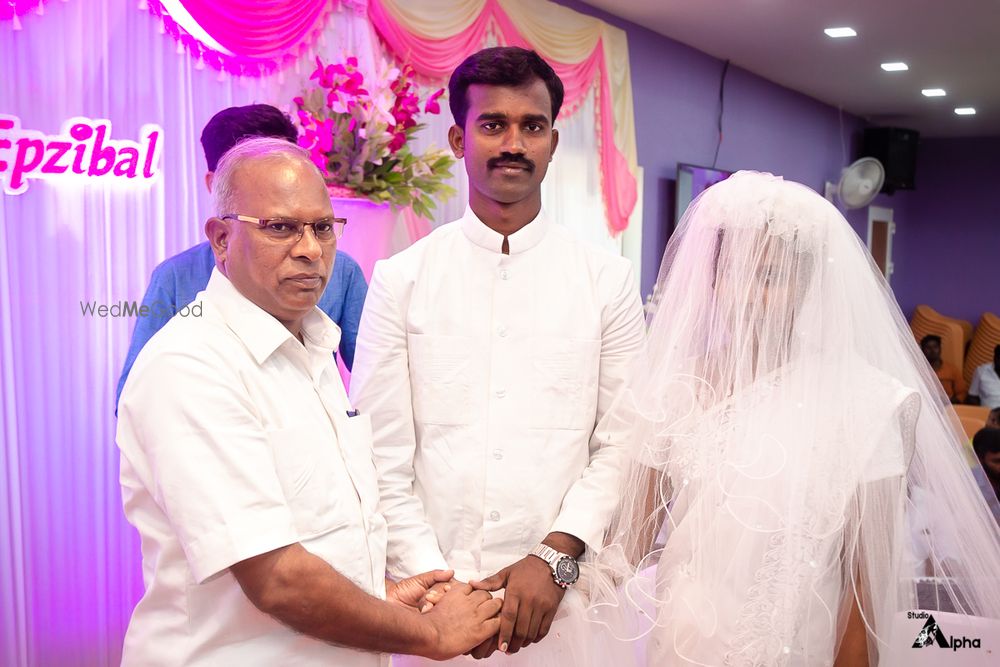 Photo By Alpha Studios - Photographers