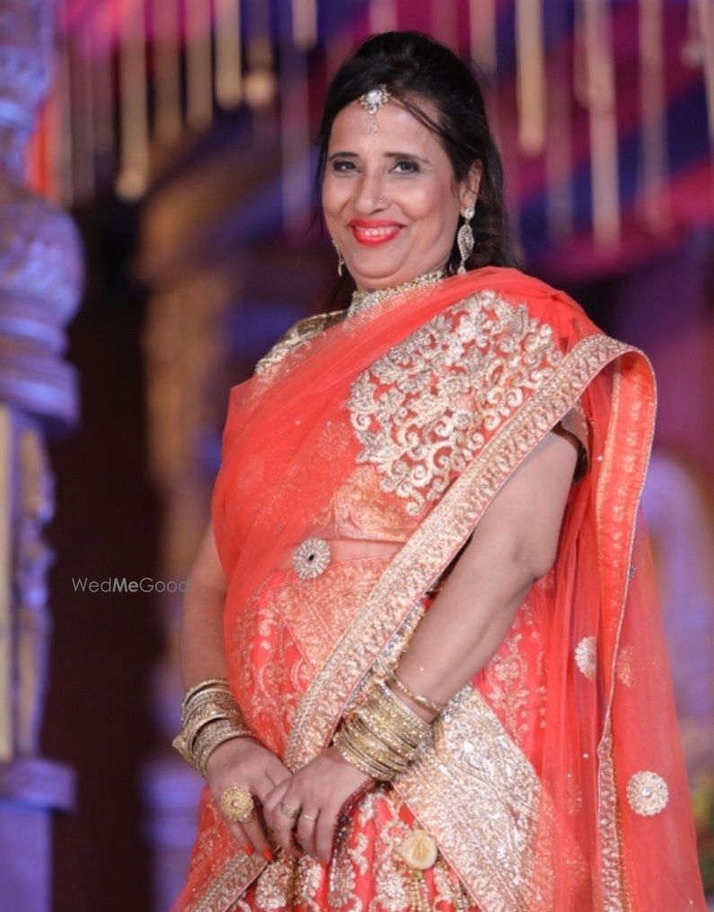 Photo By Makeovers by Mishika - Bridal Makeup