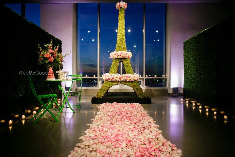 Photo of Eiffel Tower floral decor theme