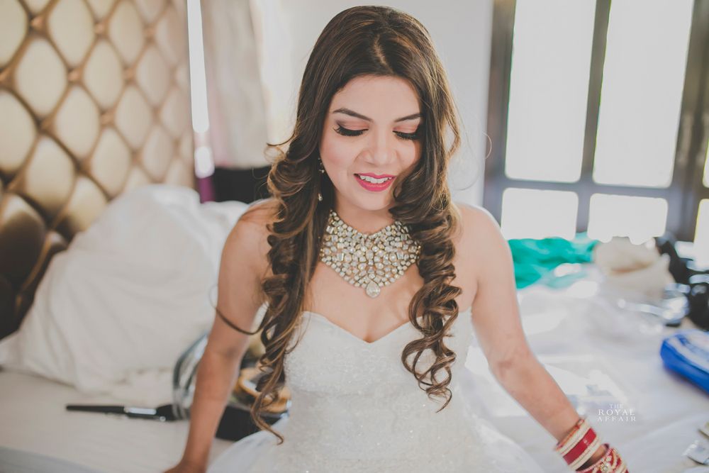 Photo of Beachy Waves Open Hairstyle for Christian Bride