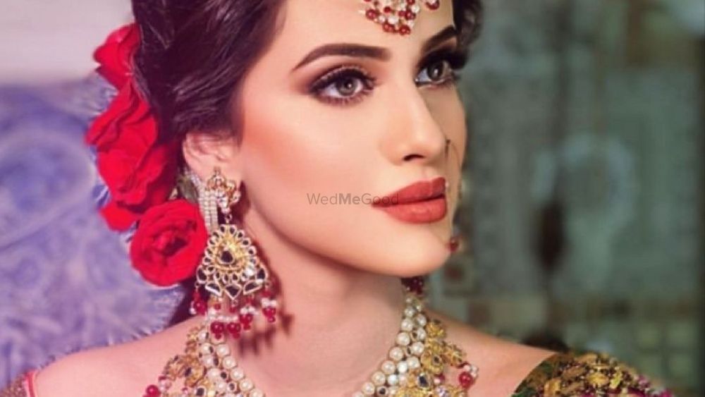 Makeup by Simran Mahajan