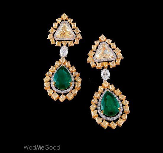 Photo of emerald and gold earrngs