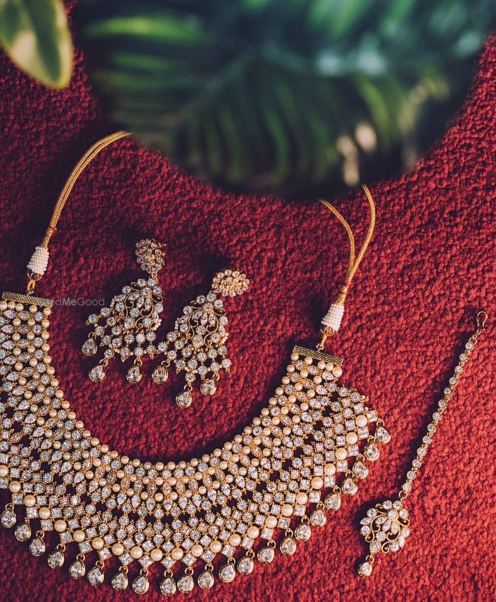 Photo of simple bridal jewellery flatlay