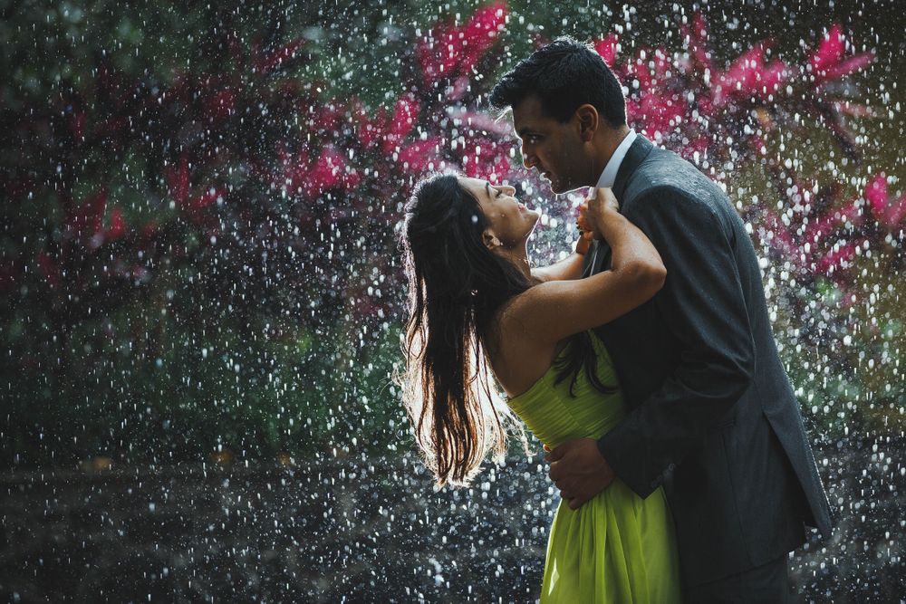 Photo of pre-wedding rain shot