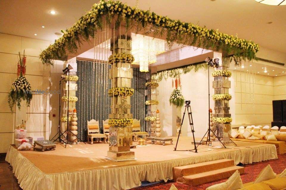 Photo By Wedding Lounge - Decorators