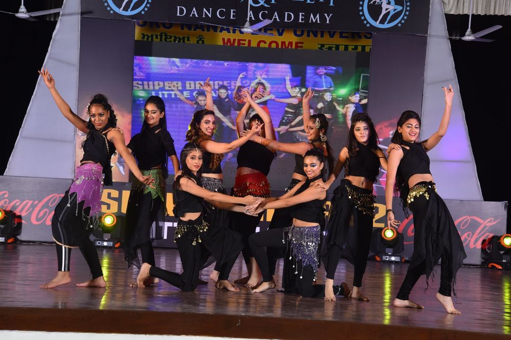 Photo By Pankaj and Preeti Dance Academy - Sangeet Choreographer