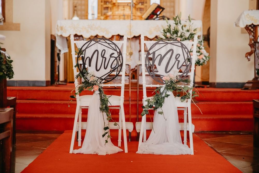 Photo of simple bride and groom chair decor ideas