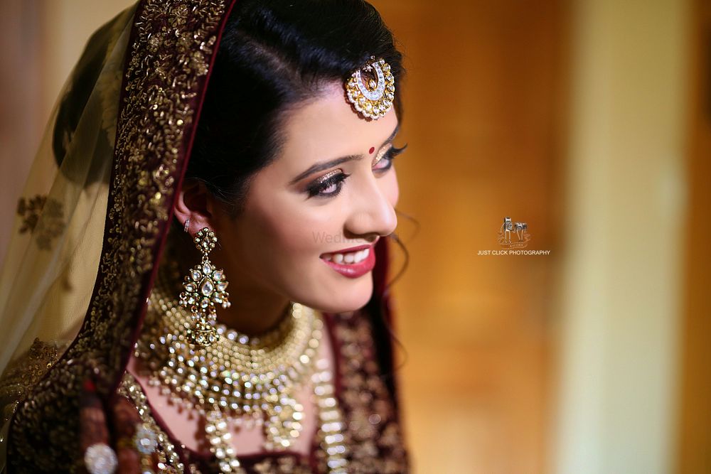 Photo of Smiling bride shot