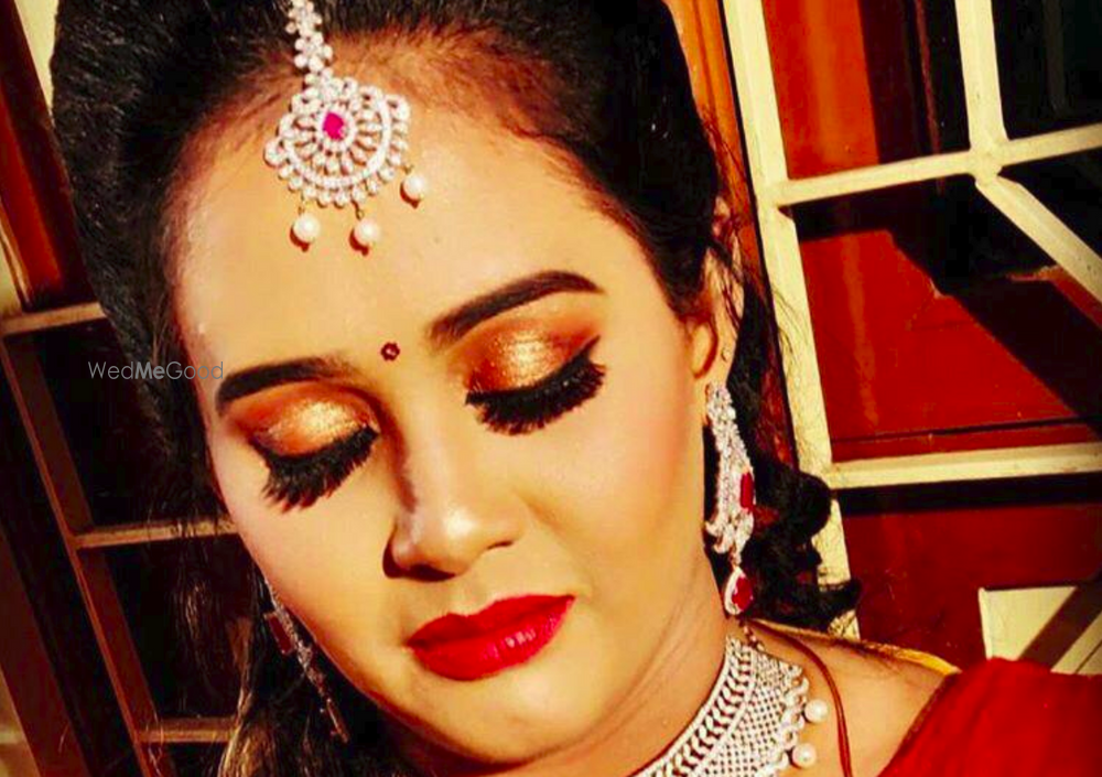 Bridal Makeup Artist Divyavinu