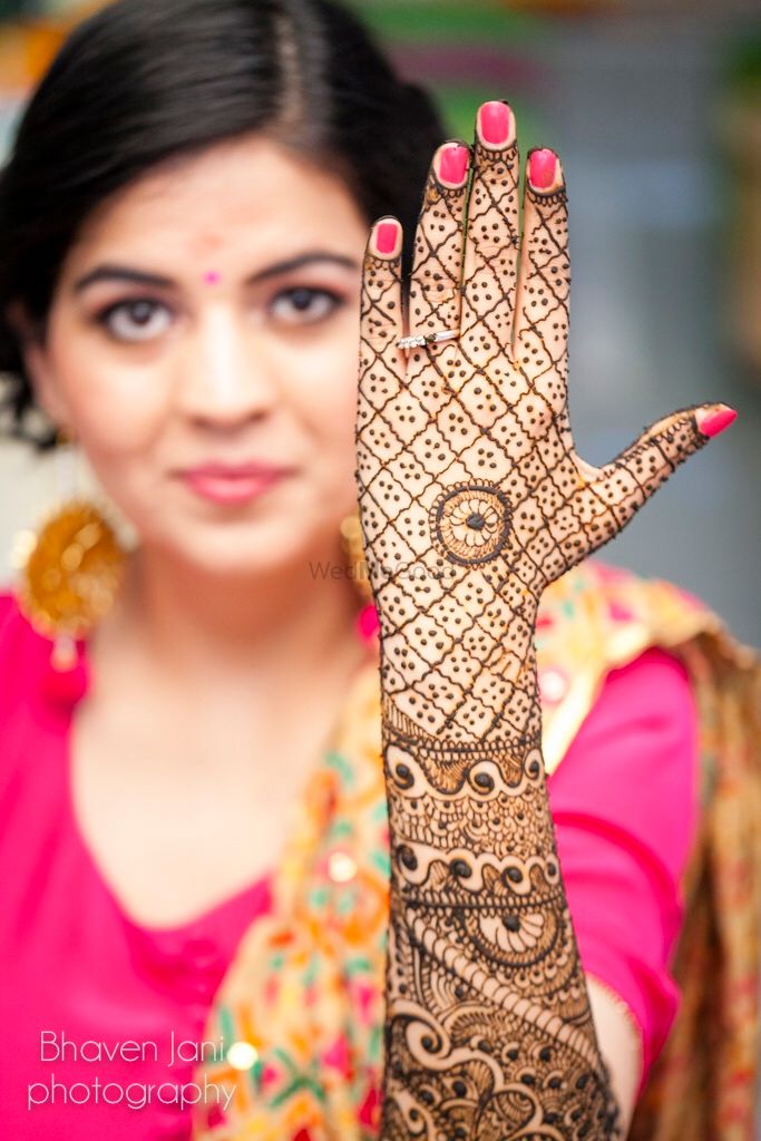 Photo of Bridal Mehendi with Jali Design