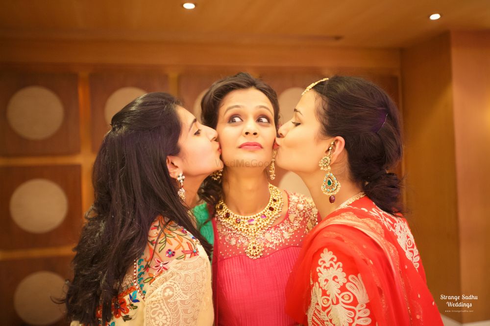 Photo By Strange Sadhu Weddings - Photographers