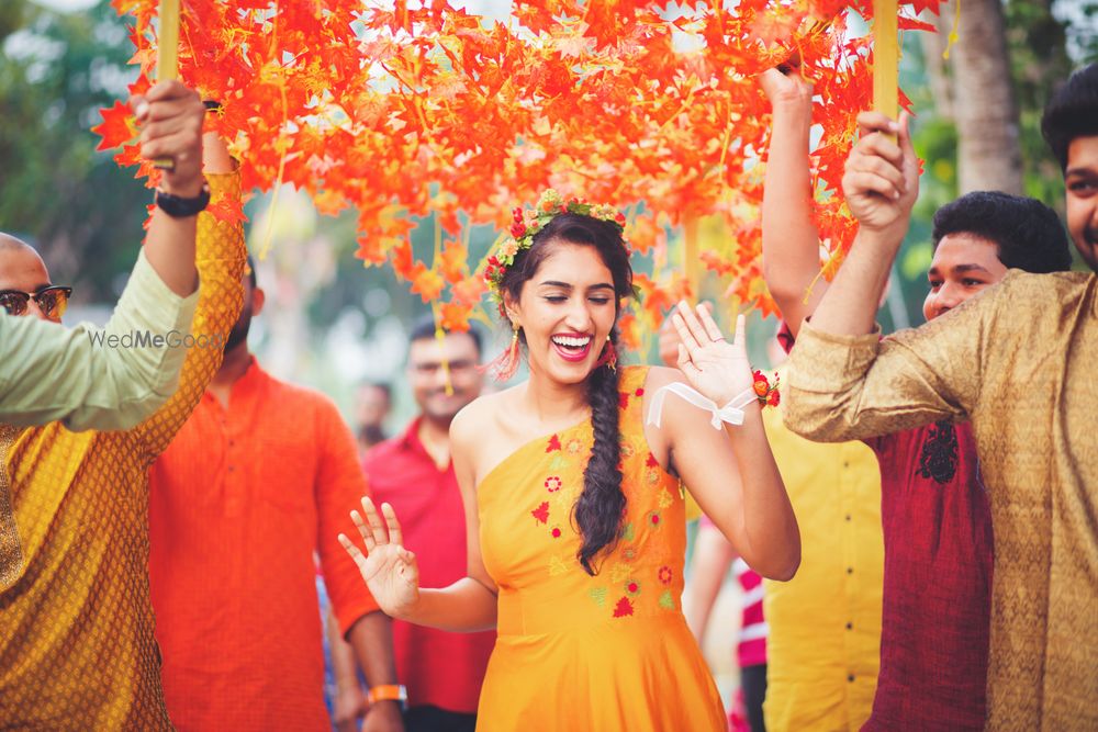 Photo of Orange phoolon ki chadar with bride under it