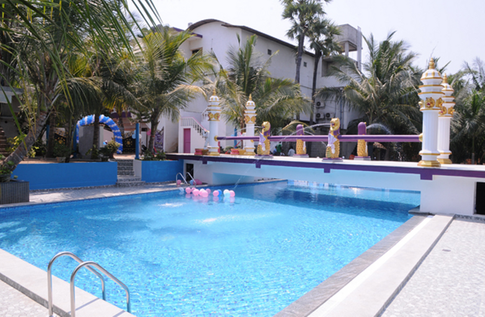 Tun L Hotel House Boat Resorts