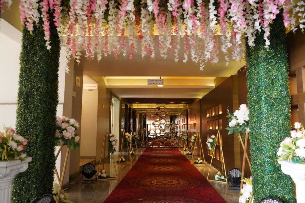 Photo By Hotel Dwarkamai - Venues