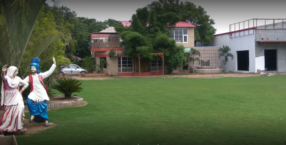 Photo By Farmhouse Retreat - Venues