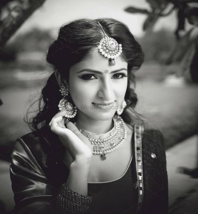 Photo of Black and White Bridal Portrait with Jewellery