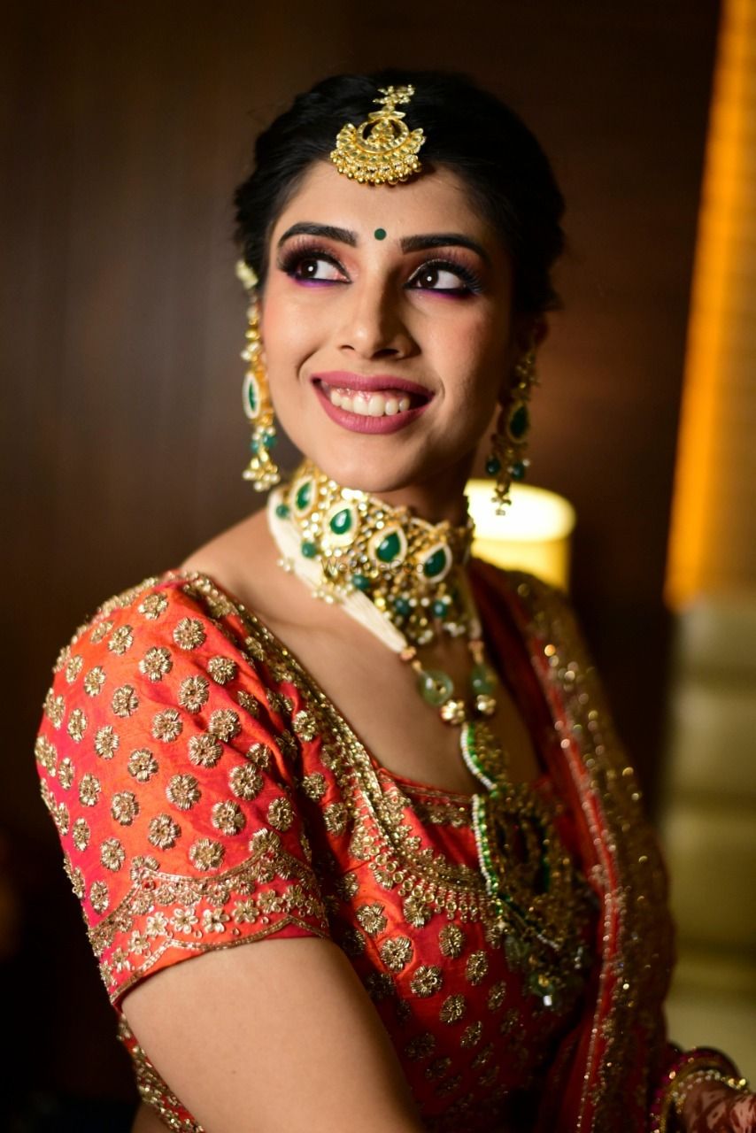 Photo of Bride in red and red smokey eye