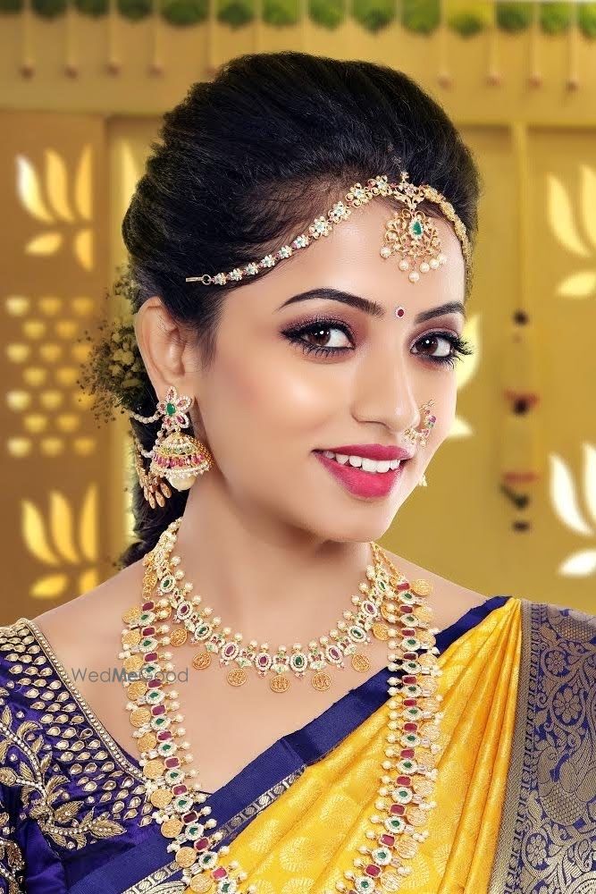 Photo By Pinks Vogue - Bridal Makeup