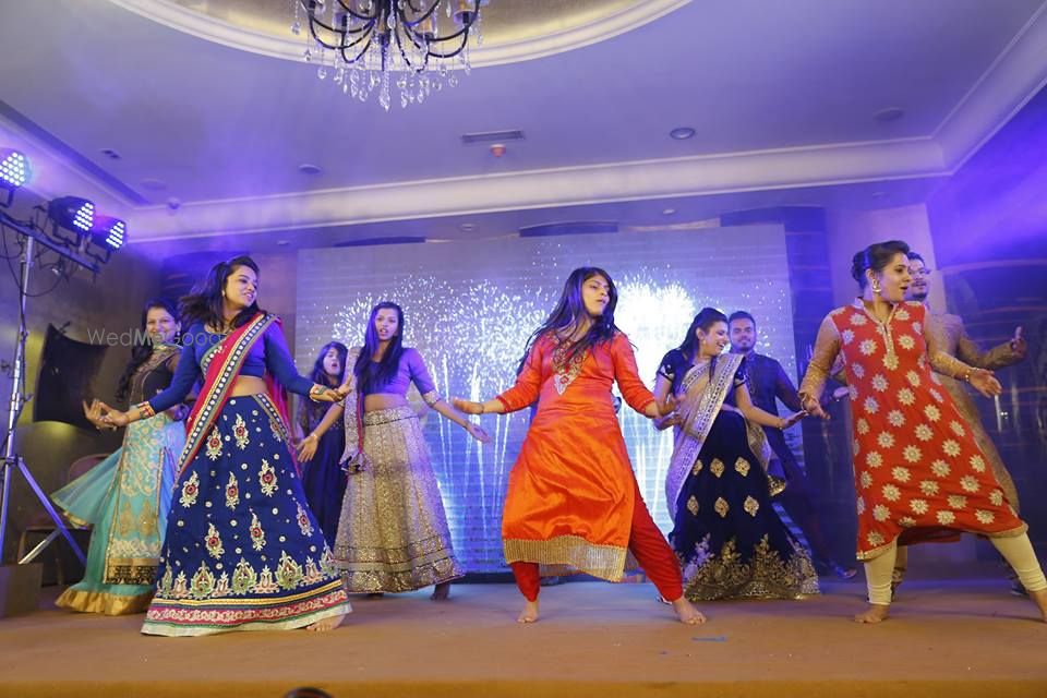 Photo By Happy Dancing Feet - Sangeet Choreographer