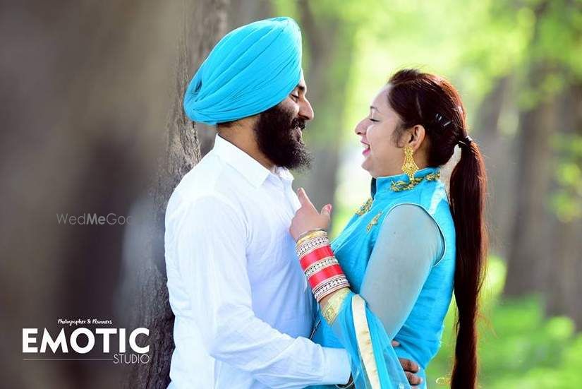 Photo By Emotic Studios - Photographers
