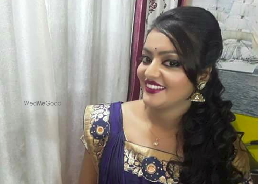 Avi Beauty Parlour