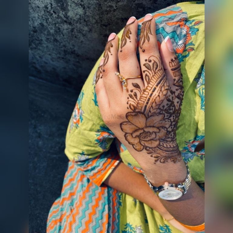 Photo By Mehendified by Sarah - Mehendi Artist