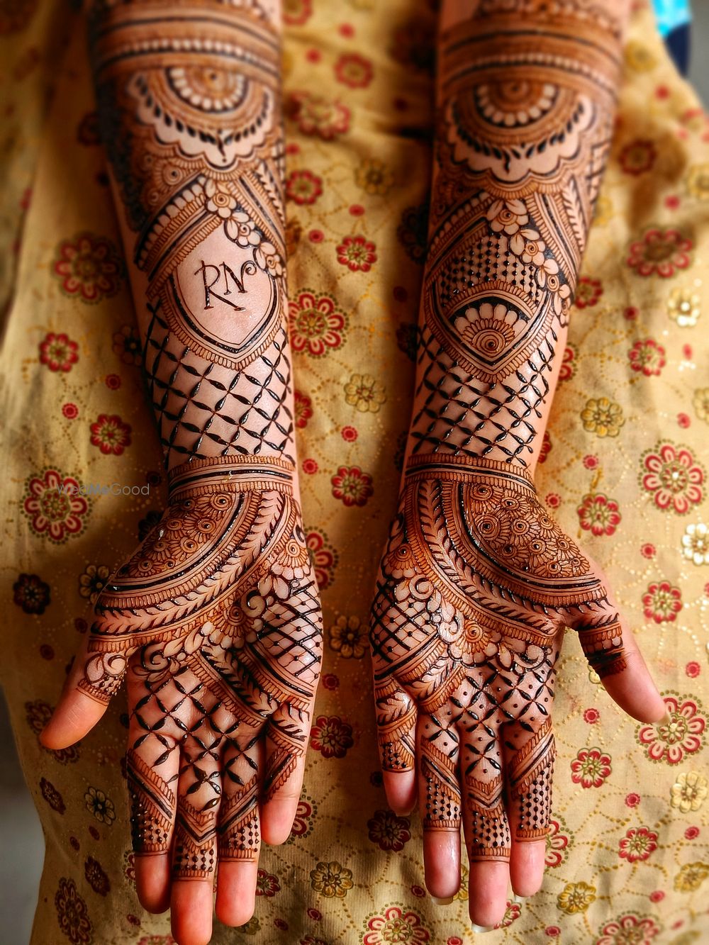 Photo By Mehendified by Sarah - Mehendi Artist