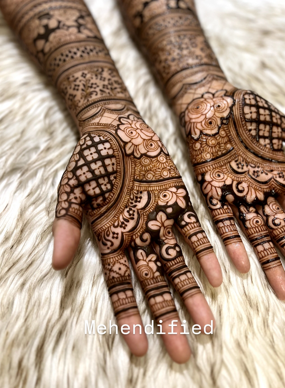 Photo By Mehendified by Sarah - Mehendi Artist