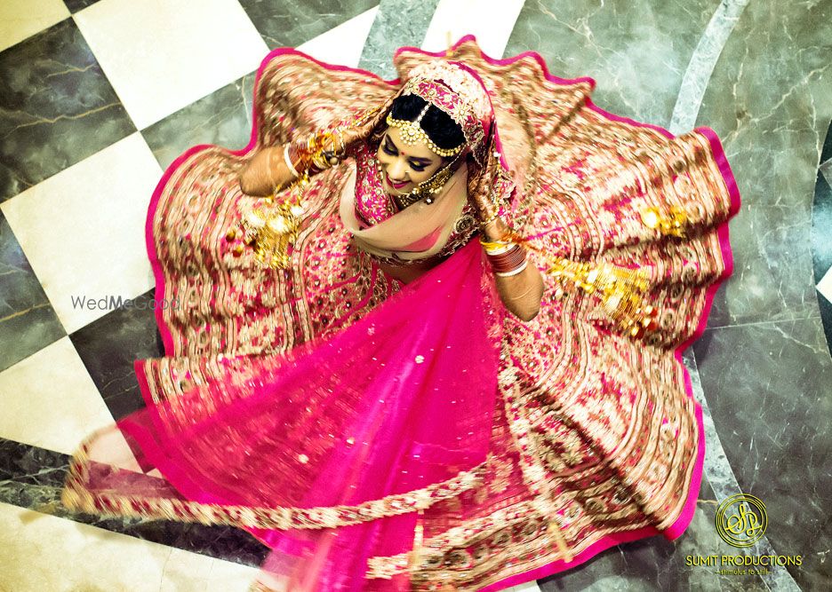 Photo of Twirling bride with flared out pink lehenga