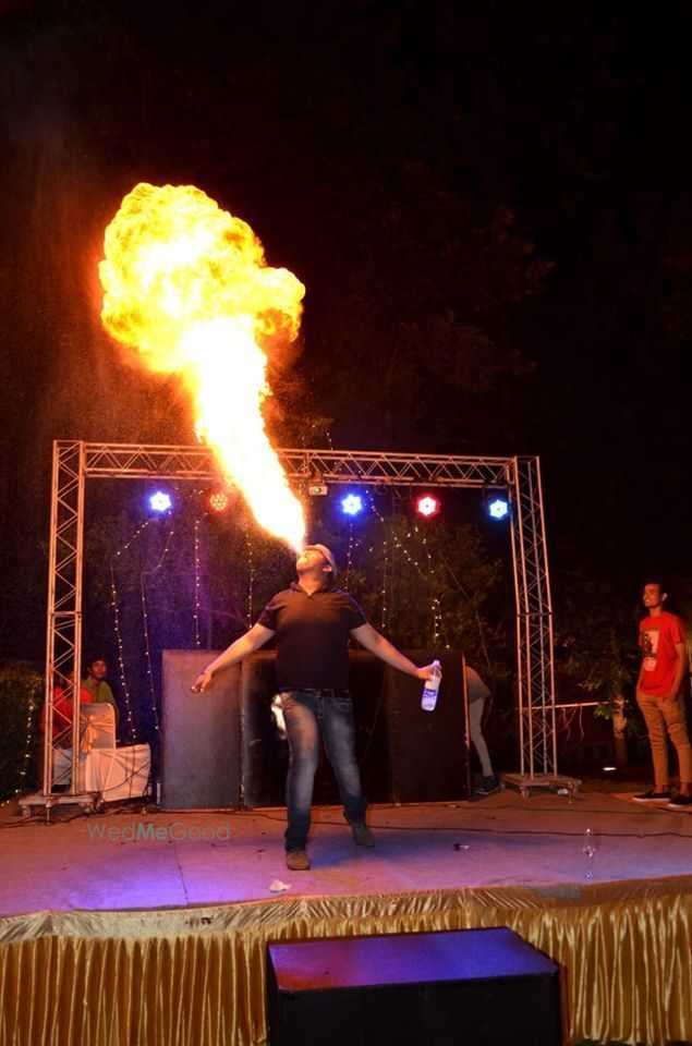 Photo By Delhi's Show Stoper - Bartenders