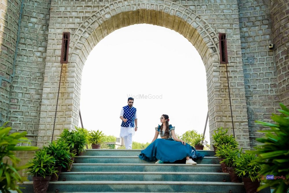 Photo By Pixel Gravity - Pre Wedding Photographers