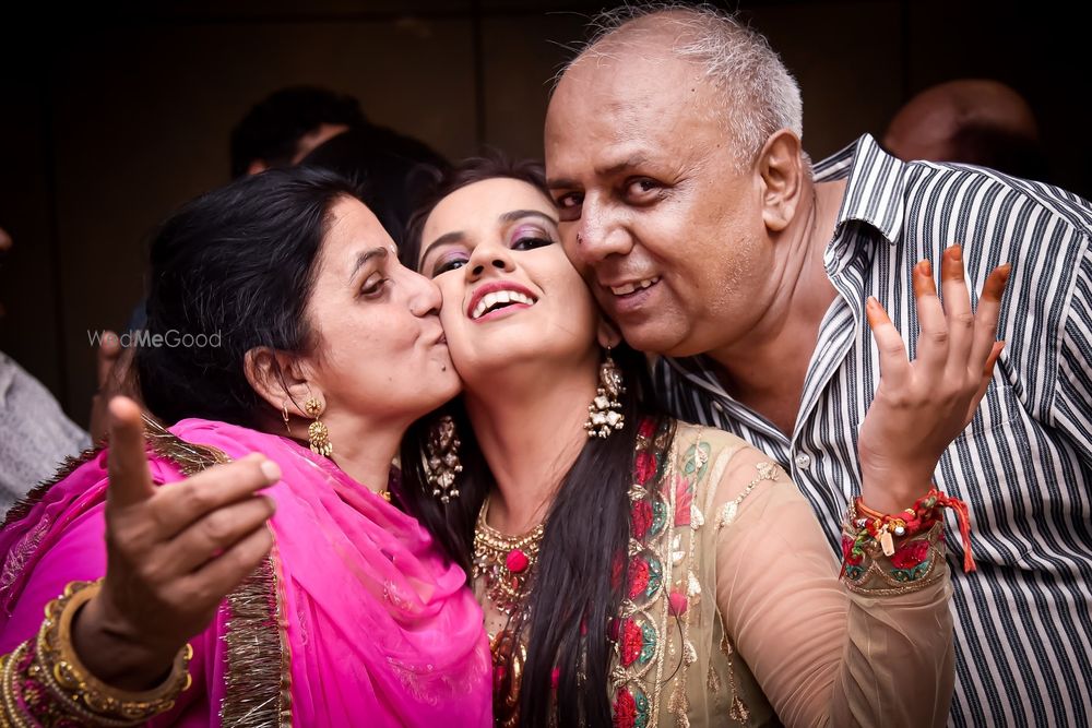 Photo By Aaru Photography - Photographers