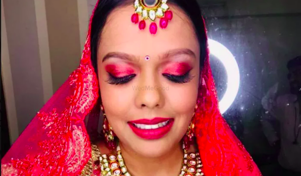 Vrushti Harkare - Make Up Artist