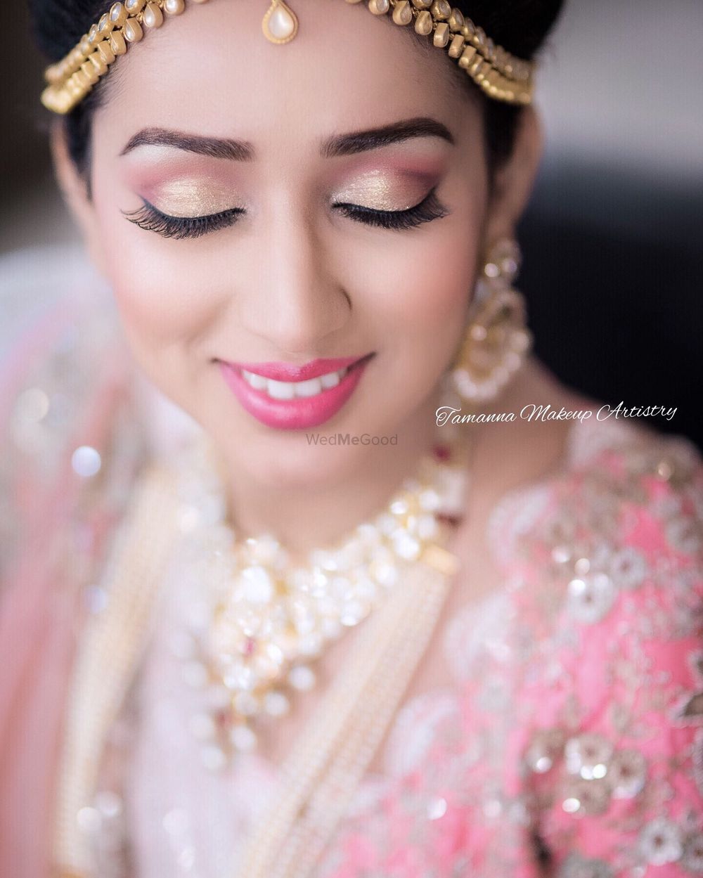 Photo of Pink and gold wedding makeup for Indian brides