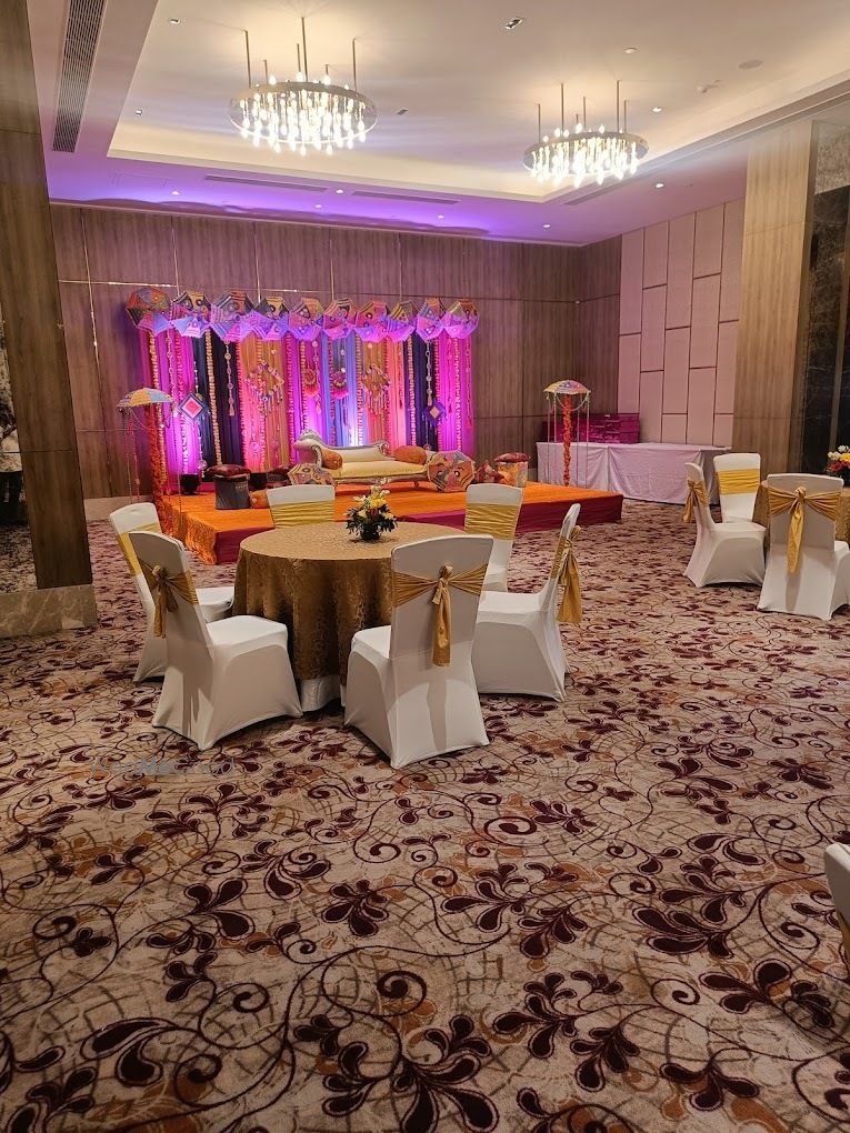 Photo By Holiday inn - Venues