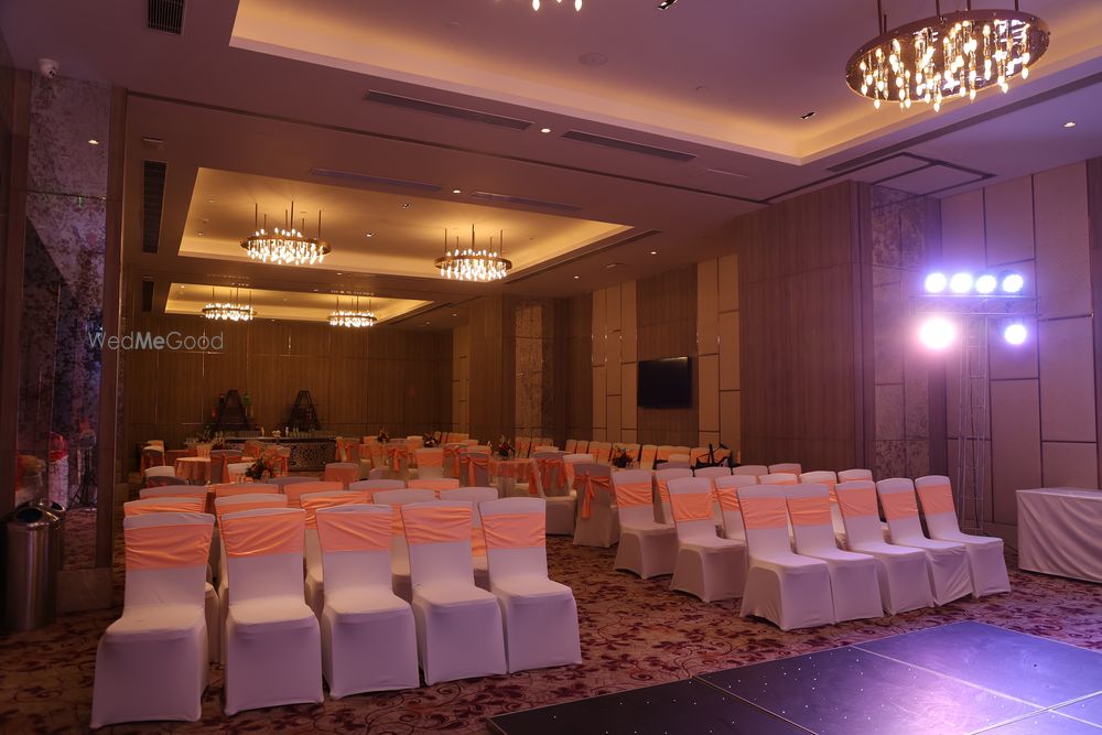 Photo By Holiday inn - Venues