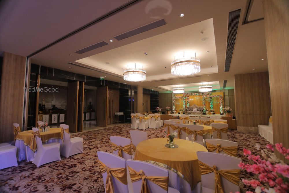 Photo By Holiday inn - Venues