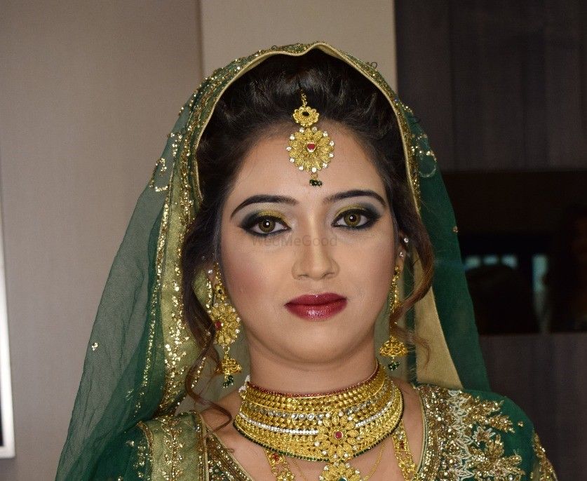 Sakina Majeed Namazi Celebritie Makeup Artist