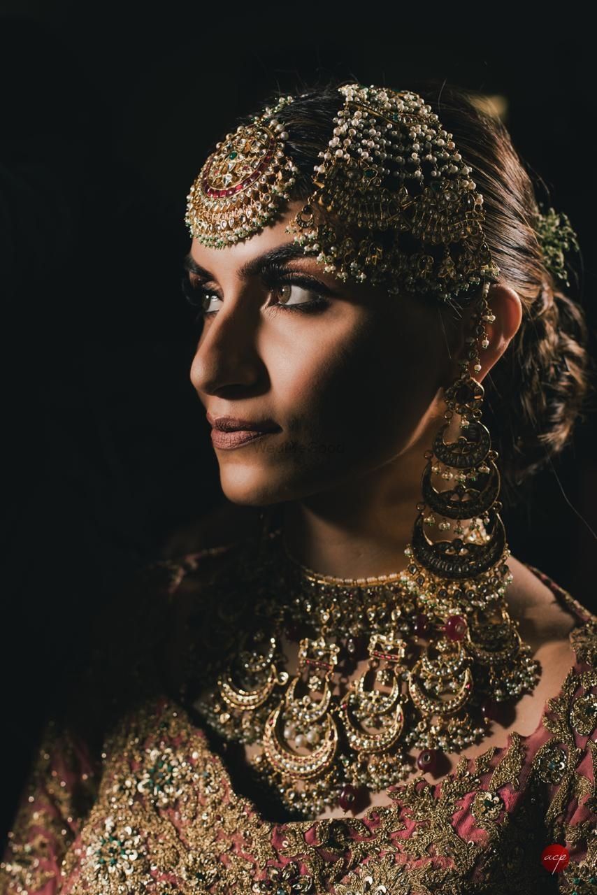 Photo of A bride in antique jewellery